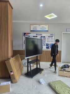 Báo giá cho thuê màn hình tương tác giá rẻ mới nhất 2025