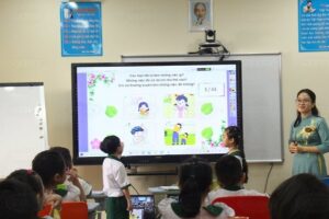 Giải pháp lớp học thông minh với màn hình tương tác 75 inch đa điểm chạm