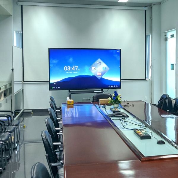 Giải pháp tiết kiệm chi phí với màn hình tương tác giá rẻ 75 inch doanh nghiệp 
